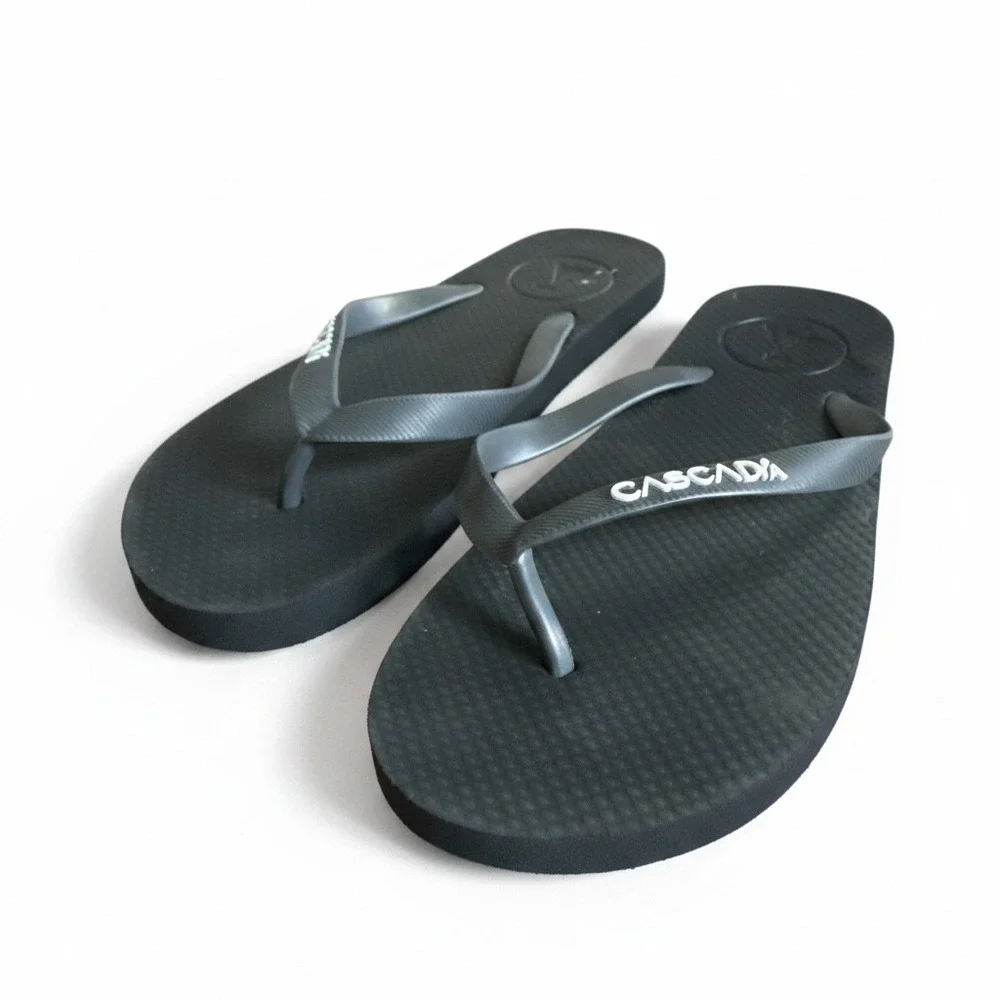 Cascadia‎ Flip Flop Sandals Large Black Rubber Thong Logo Beach Summer Gorpcore